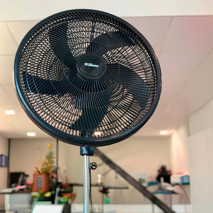 Ventilador de Pie Liliana VP20P 20” – 90W | Potente, Oscilante y Regulable